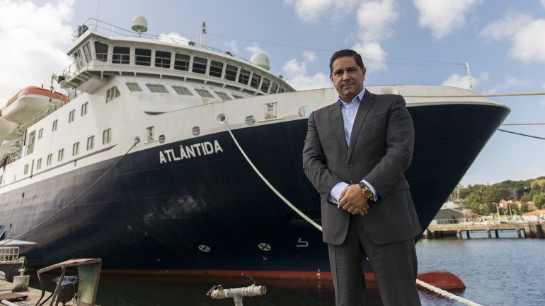 Três meses depois de ter comprado Atlântida, Mário Ferreira quer vender o navio