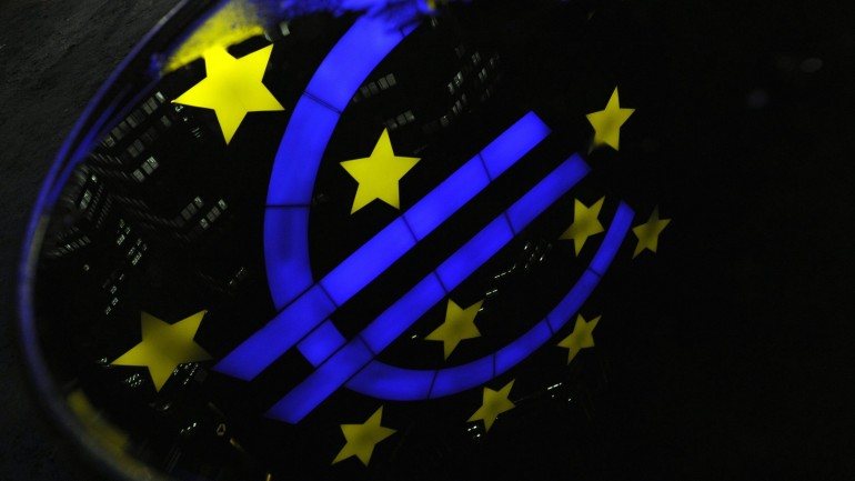 Na zona euro as receitas totais ascenderam a 46,7% do PIB