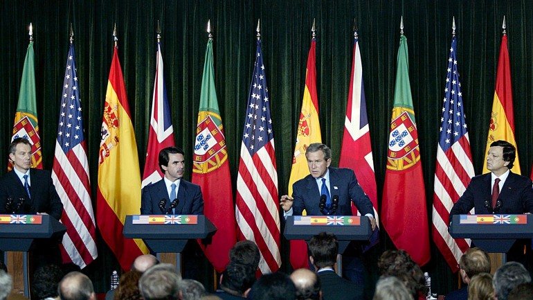 Blair, Aznar, Bush e Durão Barroso, em 2003, na Cimeira das Lajes, onde foi formalizada a invasão do Iraque