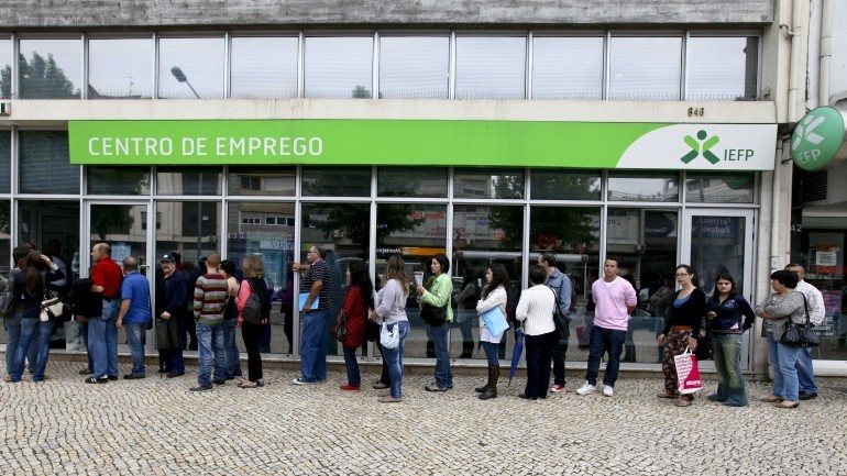 Portugal tem a quarta taxa mais elevada de desemprego jovem entre os países da OCDE