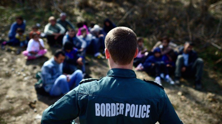 Autoridades assinalaram que o número de tentativas para atravessar os 275 quilómetros da fronteira comum com a Turquia duplicou para 38.500