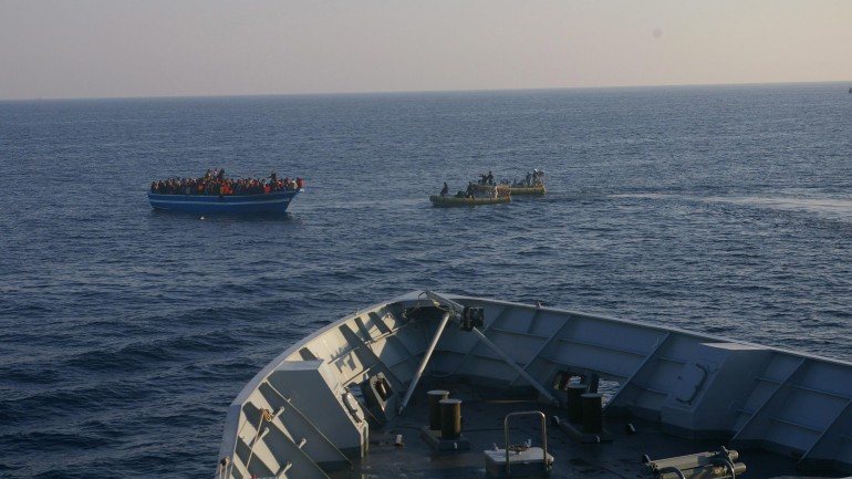 Naufragou um barco com imigrantes ilegais ao largo do Bangladesh