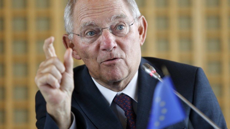 Wolfgang Schaeuble sustentou que não haverá pressão sobre as finanças públicas gregas por mais cinco anos