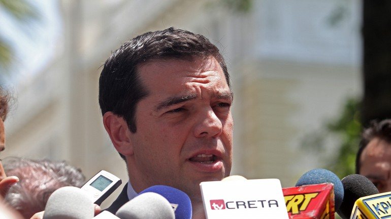 Alexis Tsipras diz que por trás das notícias de que a Alemanha deixaria sair a Grécia do euro está Antonis Samaras.
