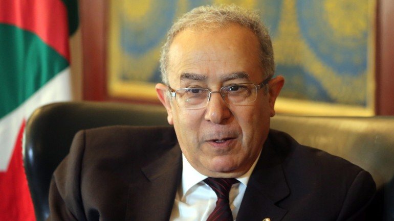 O ministro dos Negócios Estrangeiros argelino, Ramtane Lamamra.