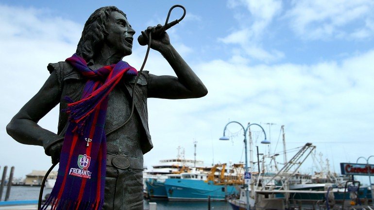 Estátua em homenagem a Bon Scott em Fremantle, na Austrália