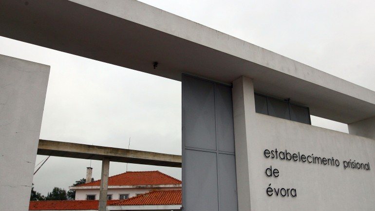 A iniciativa está marcada para as 15h em frente à cadeia de Évora