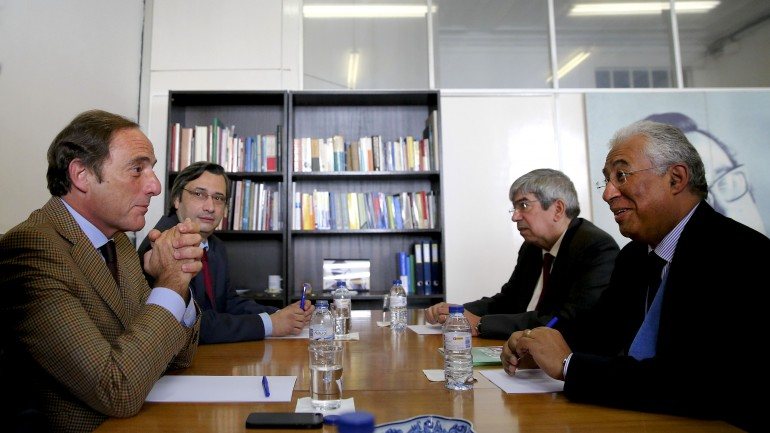 Nuno Melo, Nuno Magalhães e Paulo Portas estiveram reunidos com António Costa, Ferro Rodrigues e Porfírio Silva na sede do CDS em Lisboa