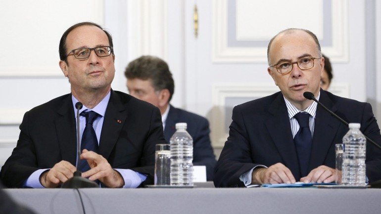 François Hollande com o ministro do Interior, Bernard Cazeneuve