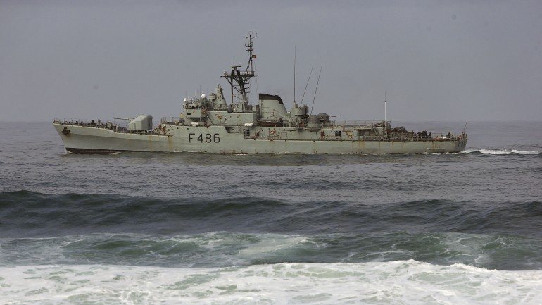 A Marinha continua as buscas pelos quatro pescadores desaparecidos