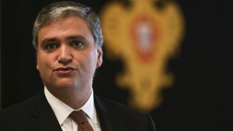 Posições do chefe do governo açoriano, Vasco Cordeiro, foram assumidas em conferência de imprensa
