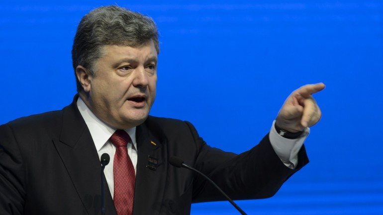 Poroshenko fez pedidos à Rússia que acusa não estar a cumprir as tréguas