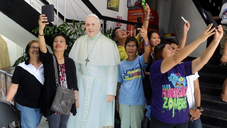 Filipinos preparam-se para a visita Papal