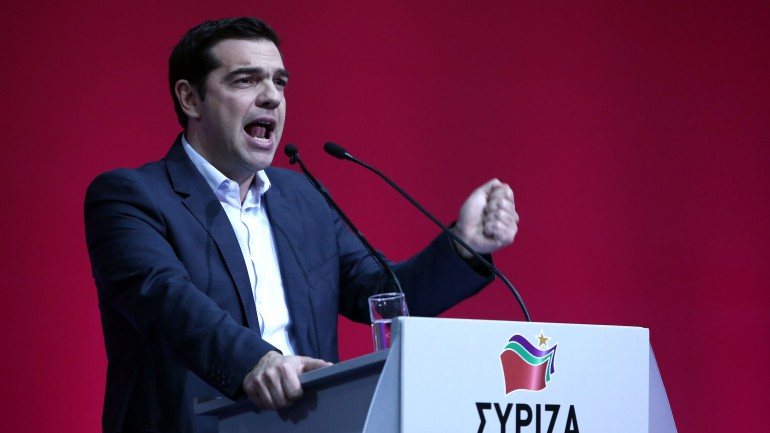 Alexis Tsipras, líder do Syriza, partido que segue na frente nas sondagens
