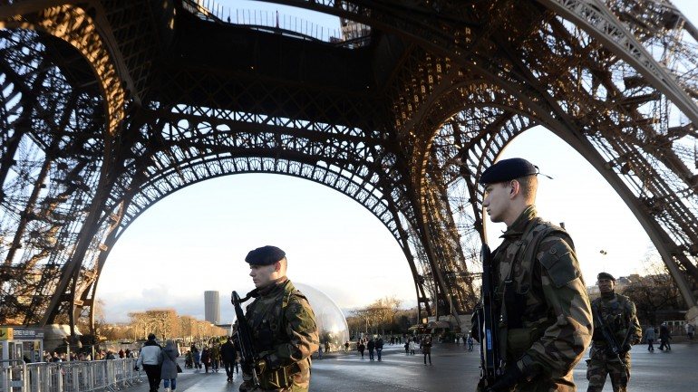 Depois do ataque de quarta-feira, Paris ficou sob alerta máximo.