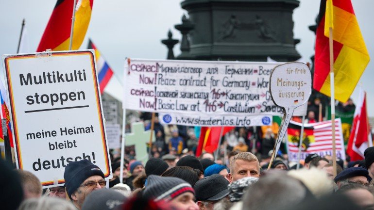 Manifestações anti-multiculturalismo e anti-islamismo têm-se propagado pela Alemanha