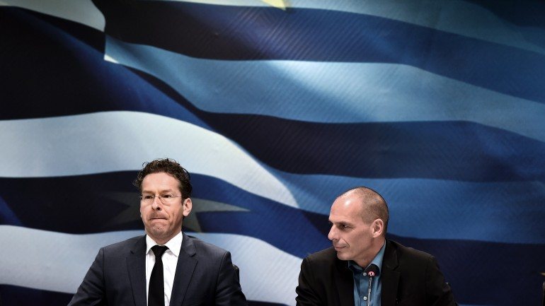 Presidente do Eurogrupo e ministro das Finanças grego deram uma conferência de imprensa conjunta. Clima estava tenso