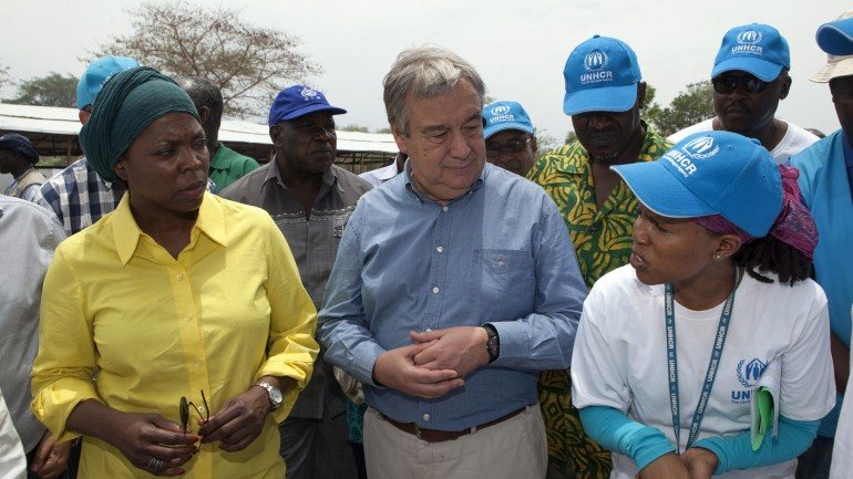 António Guterres num campo de refugiados na Etiópia