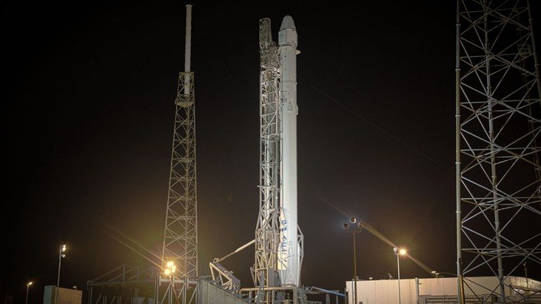 Plataforma de lançamento do Falcon 9, esta madrugada no Cabo Canaveral, Flórida (EUA) -- SpaceX