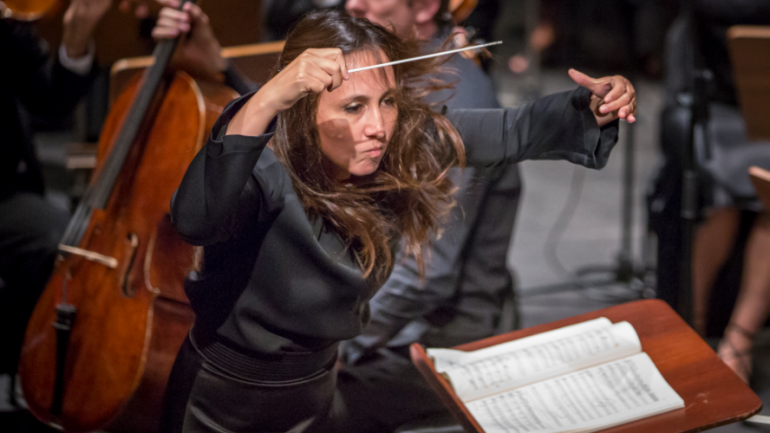 Joana Carneiro dirige a Orquestra Sinfónica Portuguesa, este domingo, no CCB