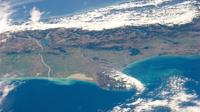 A Nova Zelândia está localizada sobre uma das zonas onde a placa indiana e pacífica se encontram