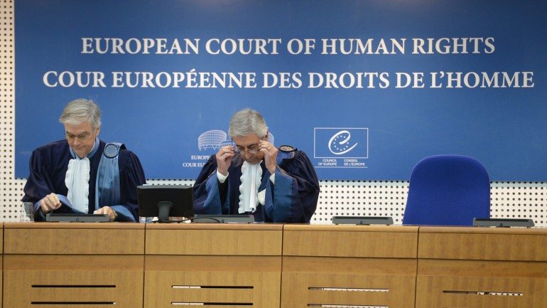 O Tribunal deu razão a quatro jornalistas condenados na Suíça ao pagamento de multas
