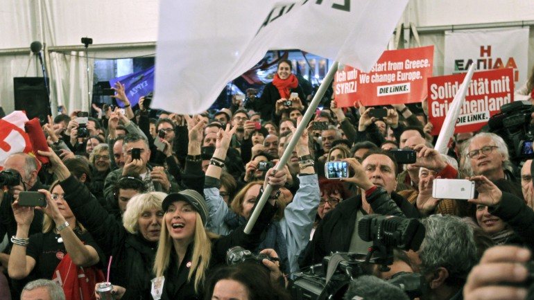Manifestação de apoio na Grécia quando Syriza ganhou as eleições
