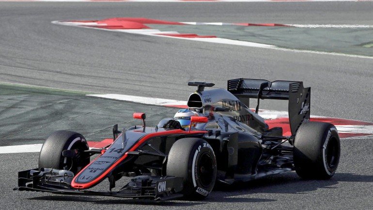 FIA começou já a examinar com a escuderia McLaren-Honda os dados telemétricos do embate entre o monolugar e o muro de segurança