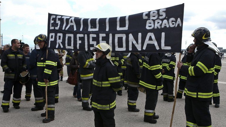 Os bombeiros encontraram-se pelas 14h no Terreiro do Paço, em Lisboa