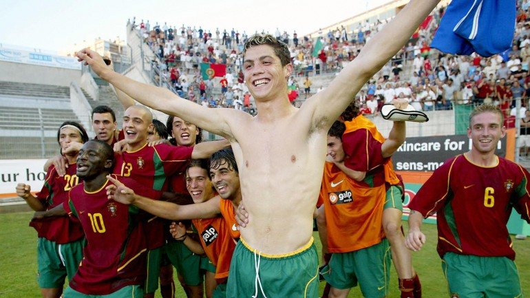 Dois anos após se estrear pelas seleções nacionais, Cristiano Ronaldo já ganhava o Torneio de Toulon, em França, com a equipa nacional de sub-20
