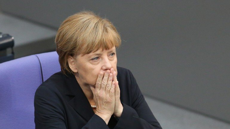 Partido de Angela Merkel sofreu derrota histórica em Hamburgo, já depois de ter quebrado um recorde negativo em 2011