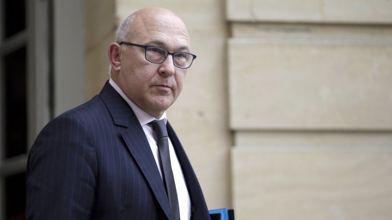 Ministro das Finanças francês, Michel Sapin, reúne-se este domingo com ministro grego