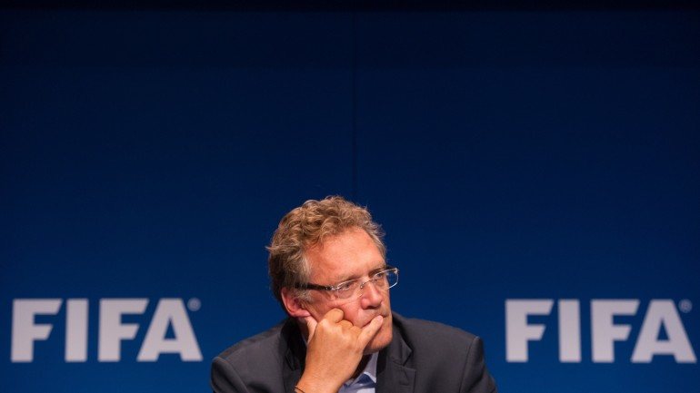Jérôme Valcke, secretário-geral da FIFA, disse que a entidade não pagará aos clubes ou federações por realizar o Mundial de 2022 em novembro e dezembro