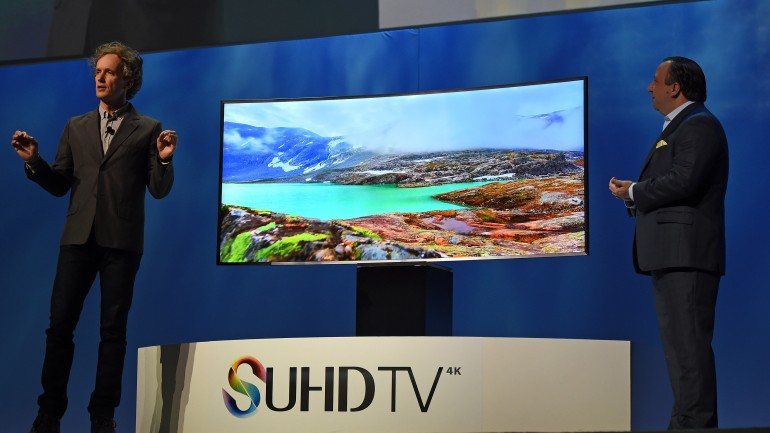 A nova televisão curva Ultra HD da Samsung, uma SmartTV apresentada em janeiro na CES em Las Vegas