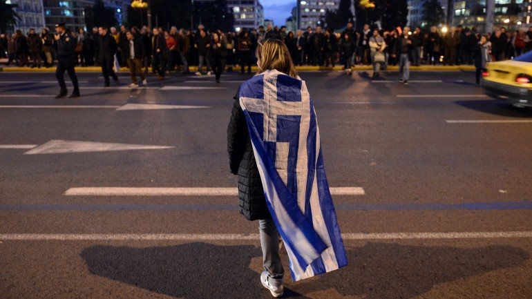 Grécia vai demorar mais um dia a apresentar um documentos aos parceiros europeus