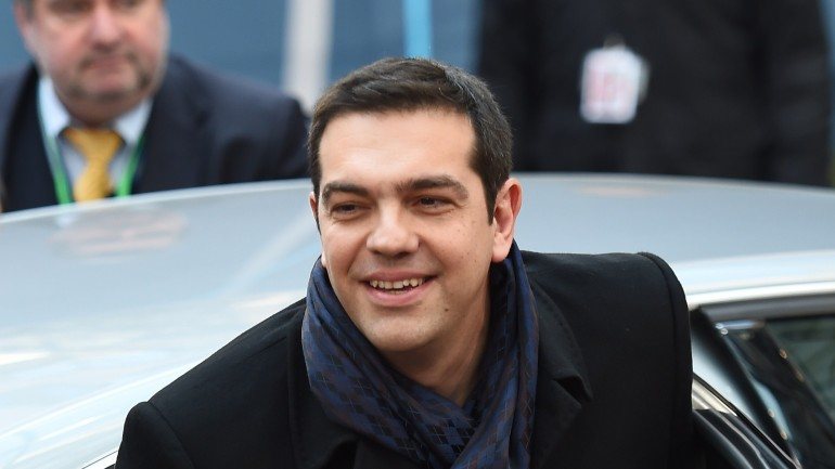 Tsipras ainda está na reunião do Conselho Europeu