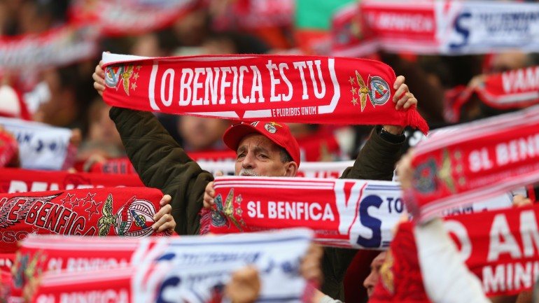 Ex-primeiro-ministro já pode usar o cachecol do Benfica