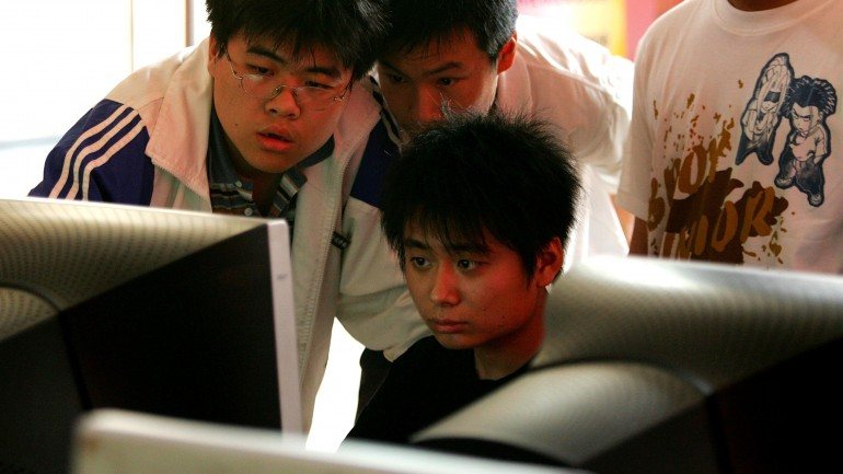 Estima-se que cerca de 24 milhões de jovens chineses sejam viciados na internet