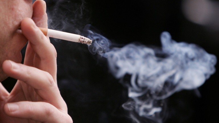 Fumadores podem morrer dez anos antes do que os não fumadores