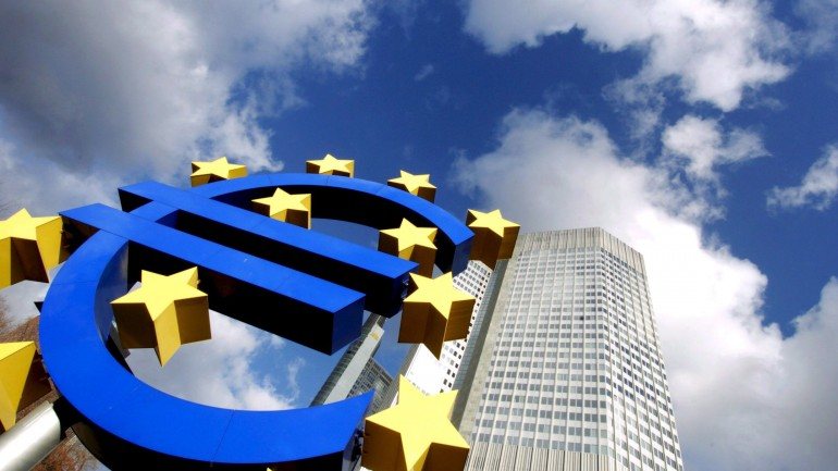 Zona euro melhora, mas Portugal abranda