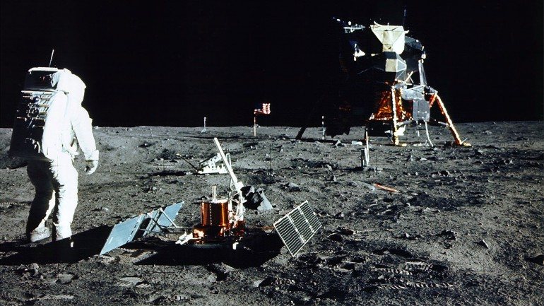 Nos 40 anos que passaram desde que a NASA desmantelou o programa Apolo, o homem não voltou a pisar a superfície do satélite