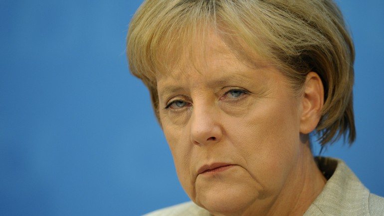 Angela Merkel vai encontrar-se com Alexis Tsipras, mas só no Conselho Europeu de dia 12.
