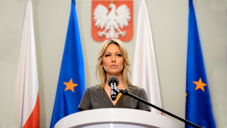 Magdalena Ogorek tem 35 anos e foi apresentadora de televisão e consultora de comunicação do Banco Central da Polónia