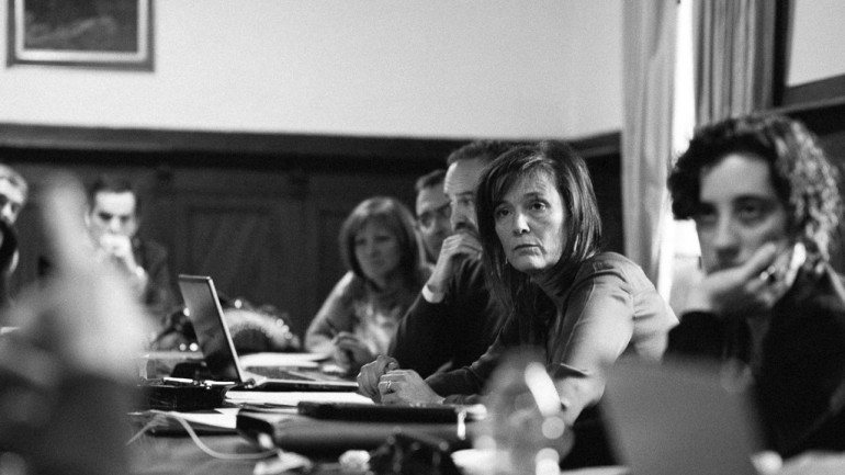 Maria José Costeira numa reunião durante a candidatura