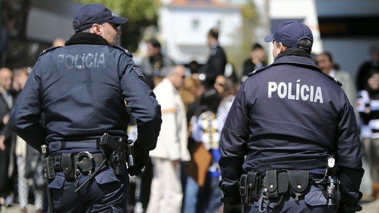 No sentido inverso, quatro agentes da Polícia Nacional espanhola vão prestar serviço nas esquadras de Lisboa e de Braga