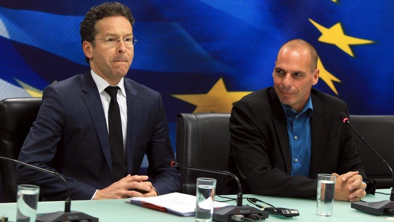 As negociações foram difíceis. No final, o presidente do Eurogrupo falou com Tsipras e não com Varoufakis