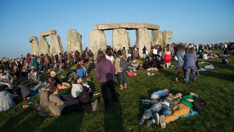 Milhares de pessoas reúnem-se anualmente para celebrar o solstício