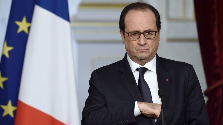 Dados do emprego divulgados pelo INSEE. Poucas razões para sorrir para François Hollande.