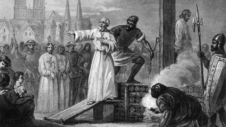 A uma sexta-feira 13, Jacques de Molay jurou a morte do rei e do papa. E ela concretizou-se um ano depois.