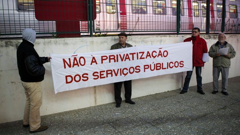Trabalhadores do Metro de Lisboa e da rodoviária Carris marcaram greves de 24 horas para sexta-feira